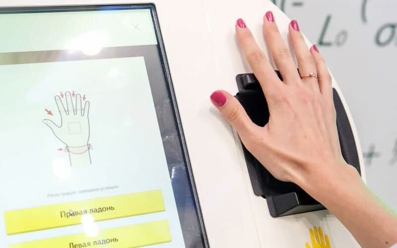 Сбер представил новую технологию оплаты по ладони, которую введет в 2026 году